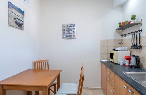 Kavos Apartment | Apartment 'Two Bedroom 3' with Wi-Fi and Air Conditioning