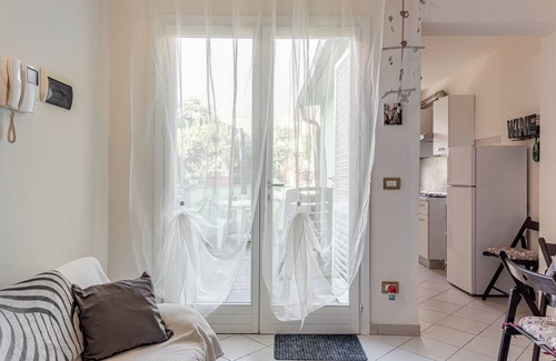 Empoli Apartment | Apartment 'Un Angolo Nel Verde A Empoli' with Shared Terrace, Wi-Fi and Air Conditioning