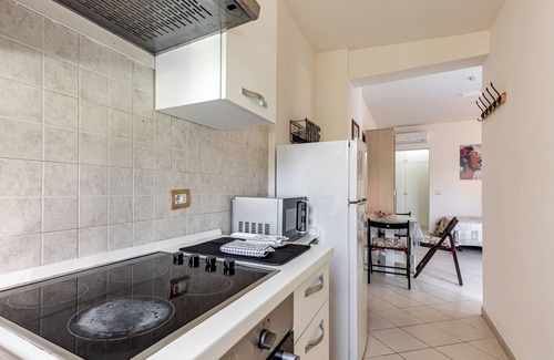 Empoli Apartment | Apartment 'Un Angolo Nel Verde A Empoli' with Shared Terrace, Wi-Fi and Air Conditioning