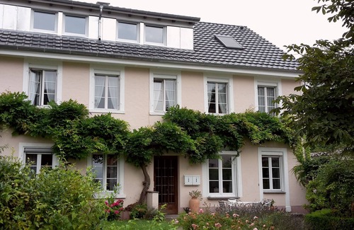 Ohningen Apartment | Apartment 'Unterm Blauregen' with Private Terrace and Wi-Fi