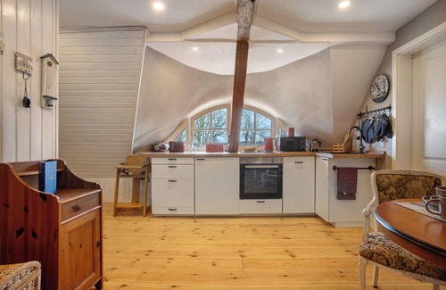 Bodstedt Apartment | Apartment 'Urlaub Unterm Reetdach' with Private Garden and Wi-Fi