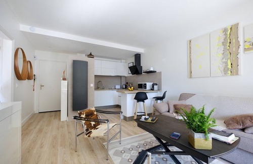 Villeneuve-Loubet Apartment | Apartment 'Vaugrenier Presidences' with Lake View, Wi-Fi and Air Conditioning