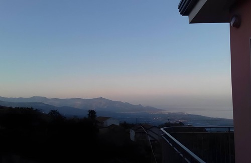 Puntalazzo Apartment | Apartment 'Vecchio Forno - Puntalazzo' with Sea View, Wi-Fi and Air Conditioning