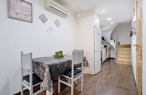El Vendrell Apartment | Apartment 'Vendrell Centre' with Wi-Fi and Air Conditioning