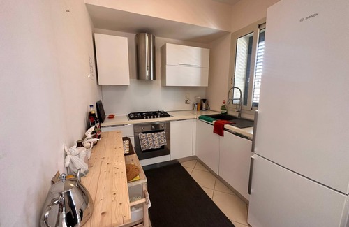 Marina di Ragusa Apartment | Apartment 'Venere In Villa' with Shared Pool, Wi-Fi and Air Conditioning