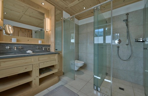 Klosters-Serneus Apartment | Apartment 'Vereina' with Shared Terrace, Balcony and Wi-Fi