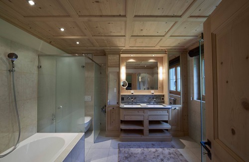 Klosters-Serneus Apartment | Apartment 'Vereina' with Shared Terrace, Balcony and Wi-Fi