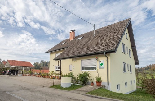 Tettnang Apartment | Apartment “Vergißmeinnicht” on Farm close to Lake Constance with Terrace & Pool