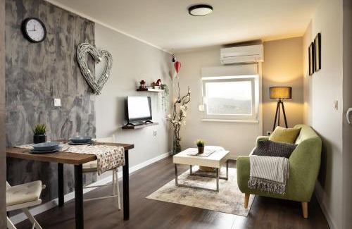 Kraljevec Sesvetski Apartment | Apartment Viksa with Jacuzzi