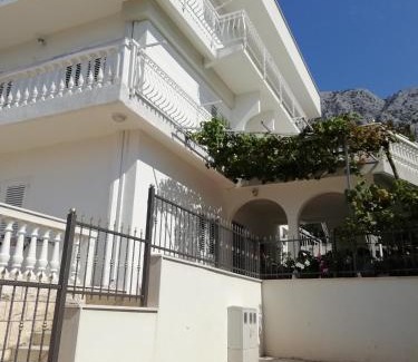 Zivogosce Apartment | Apartment Villa Bajna