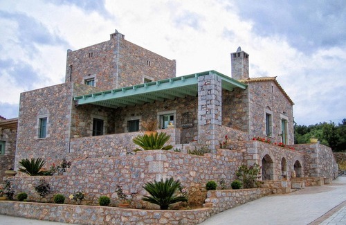Omales Villa | Apartment 'Villa Dimitra - Mani' with Sea View, Wi-Fi and Air Conditioning