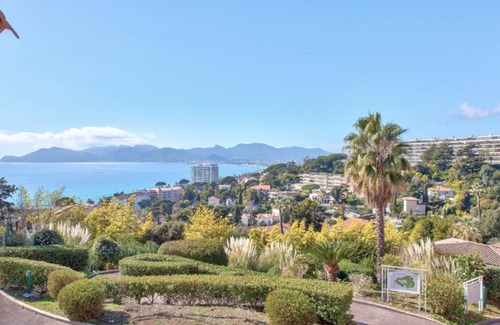 La Croix des Gardes Apartment | Apartment Villa Francia Exceptional sea view over the bay of CANNES