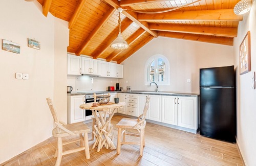 Petriti Apartment | Apartment 'Villa Konstantina Lulas Penthouse' with Sea View, Wi-Fi and Air Conditioning