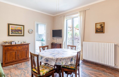 Bagnone Apartment | Apartment 'Villa La Lanterna Bianca' with Mountain View, Wi-Fi and Air Conditioning