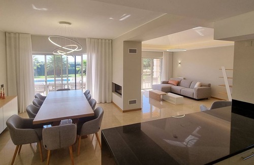 Estombar Apartment | Apartment 'Villa Premium' with Mountain View, Wi-Fi and Air Conditioning