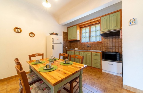 Kato Korakiana Apartment | Apartment 'Villa Prima ' with Sea View, Shared Terrace and Wi-Fi