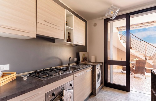 Il Monte Apartment | Apartment 'Villa Sunrise' with Shared Terrace, Wi-Fi and Air Conditioning