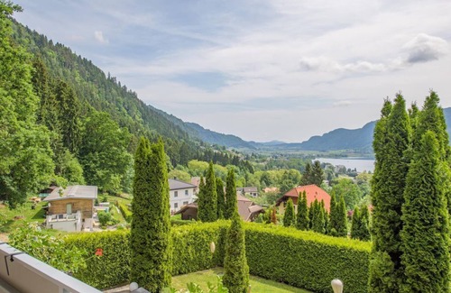 Steindorf am Ossiacher See Apartment | Apartment Villa - Waldvilla Bergsee