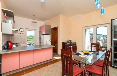Murter Apartment | Apartment Villa Zlatna (96131-A1) - Betina