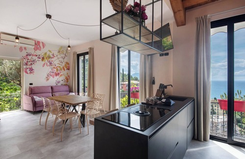 Pieve Ligure Apartment | Apartment 'Villino Ortensia - Le Pale' with Sea View, Wi-Fi and Air Conditioning