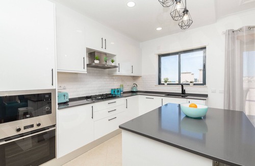Lagos Apartment | Apartment Vista Mar | professionally cleaned | 3-bedroom apartment | extremely large roof terrace with barbecue | close to Lagos town centre