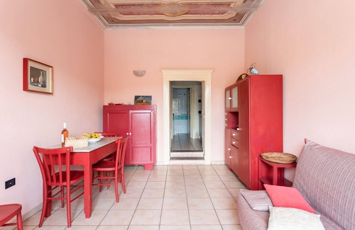 Bosa Historic Centre Apartment | Apartment 'Vista Sul Fiume' with Lake View, Wi-Fi and Air Conditioning