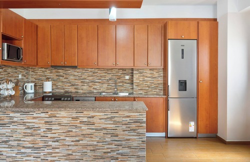 Ermoupoli Apartment | Apartment 'Voula' with Shared Terrace, Wi-Fi and Air Conditioning