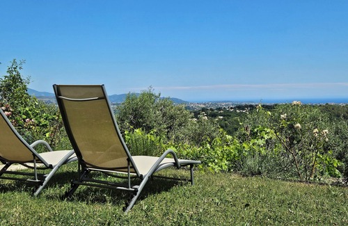 Saint-Jeannet Apartment | Apartment VUE MER on the Côte d'Azur with garden for 2 - 3 persons