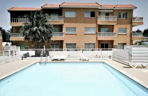 Universal Apartment | Apartment Walnut103 with pool