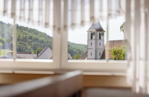 Gemarkung Tieringen Apartment | Apartment 'Waltraud' with Shared Terrace, Shared Garden and Wi-Fi