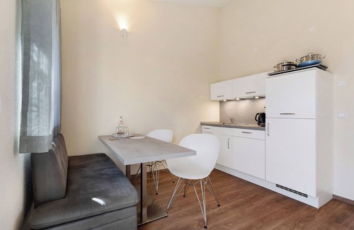 Herbolzheim Apartment | Apartment 'Weißer Rain' with Wi-Fi