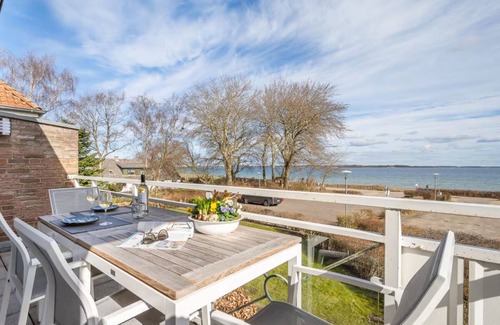Drei Apartment | Apartment 'Wellness-Appartement Waterkant' with Sea View, Shared Garden and Wi-Fi