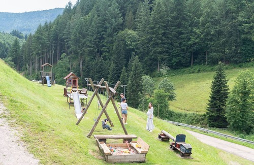 Oppenau Apartment | Apartment 'Wiesengrund' with Mountain View, Private Terrace and Wi-Fi