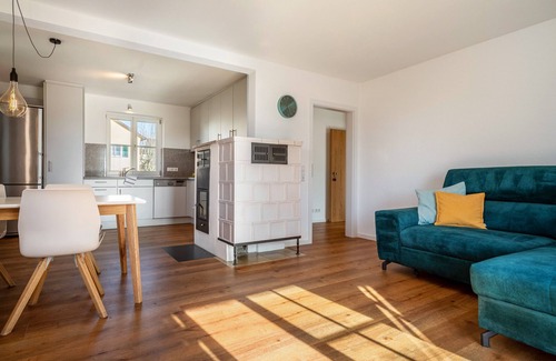 Waggershausen Apartment | Apartment 'Windhager Seeblick' with Lake View, Balcony and Wi-Fi
