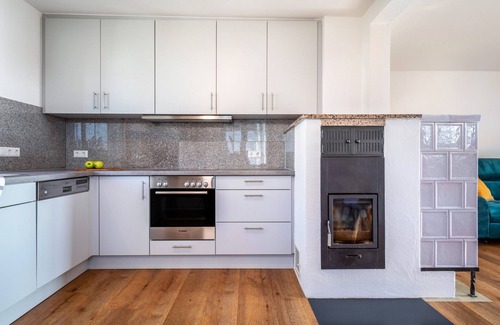 Waggershausen Apartment | Apartment 'Windhager Seeblick' with Lake View, Balcony and Wi-Fi