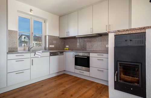 Waggershausen Apartment | Apartment 'Windhager Seeblick' with Lake View, Balcony and Wi-Fi