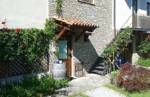 Castellino Tanaro Apartment | Apartment with beautiful 180 degrees view on the Alps!
