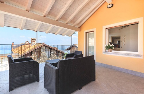 Massino Visconti Apartment | Apartment with lake view terrace