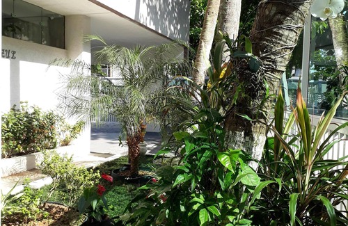 Jardim Sao Miguel Apartment | Apartment with 2 bedrooms + 1 optional/2 parking spaces/air conditioning/5 blocks from Enseada beach
