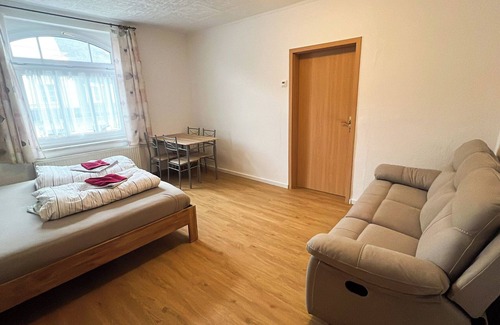 Schwarza Apartment | Apartment with 3 sleeping rooms, 3 bathrooms, kitchen, wifi, netflix, second fl.