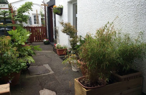 Stranraer Apartment | Apartment with 4 en -suite bedrooms, kitchen/dining room & living room