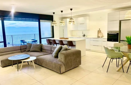 Haifa Apartment | Apartment with a view of the sea 3 Bedrooms And free parking