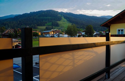 Sankt Lorenzen ob Murau Apartment | Apartment with balcony and wonderful mountain views