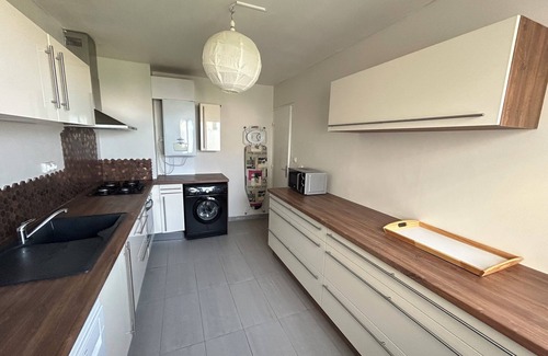 Talant Apartment | Apartment with balcony, close to lake and forest. Pets welcome!