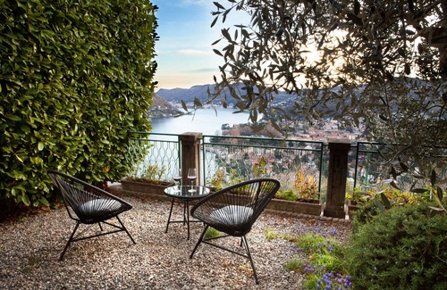 Cernobbio Apartment | Apartment with fireplace and private terrace overlooking the beautiful panorama