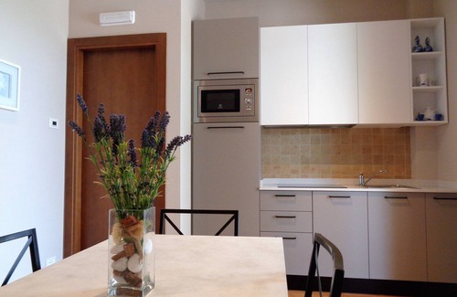 Salo Apartment | Apartment with garden and pool, near Salò