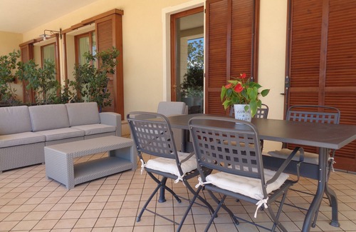 Salo Apartment | Apartment with garden and pool, near Salò