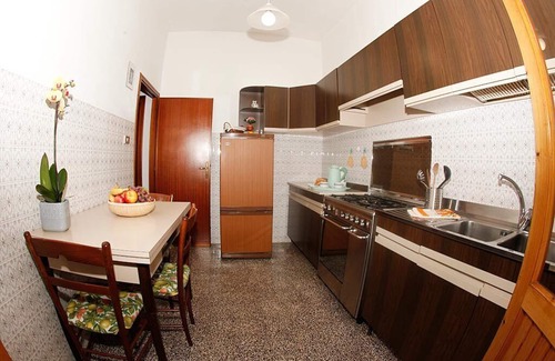 Seccheto Apartment | Apartment with large panoramic terrace a stone's throw from the beach