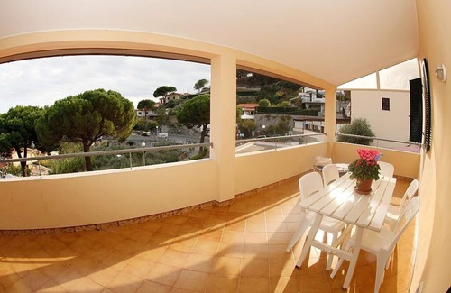 Seccheto Apartment | Apartment with large panoramic terrace a stone's throw from the beach