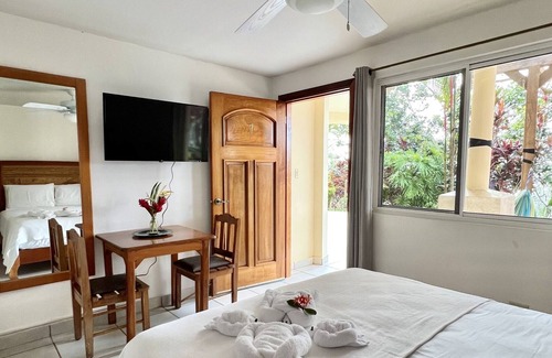 Isla Solarte Apartment | Apartment with kitchen and sea view